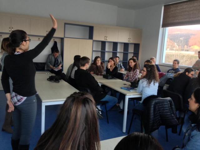 access-program-students-from-mitrovica-meet-regional-english-language-officer